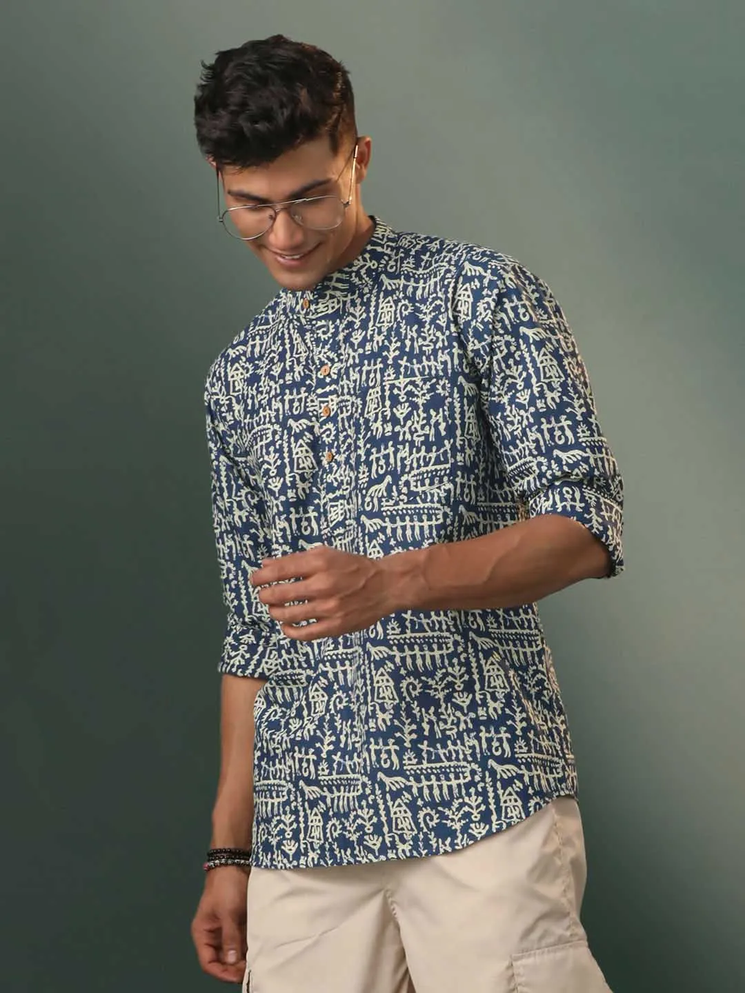Vastramay Men's Blue Tribal Print Short Kurta